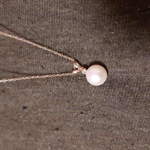 Pearl Necklace and Earrings - Picture 3 of 7